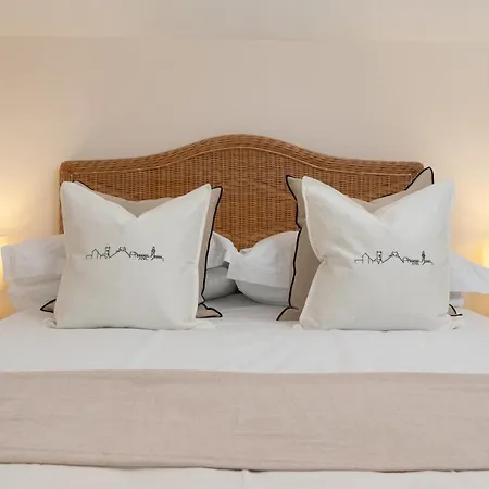 Apartament Stylish Two Bedroom - In Town Centre *