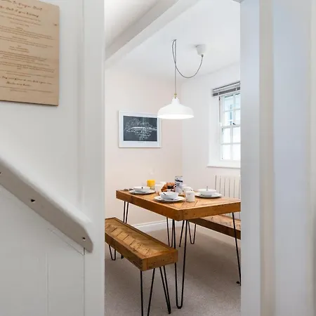 Stylish Two Bedroom - In Town Centre St Ives