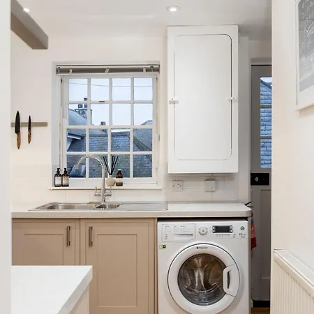 Stylish Two Bedroom - In Town Centre Apartment St Ives