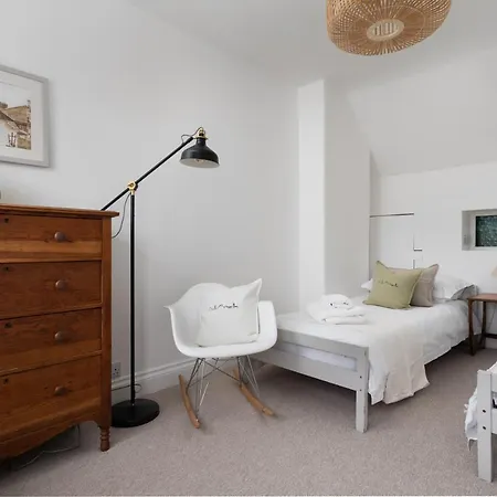 Apartment Stylish Two Bedroom - In Town Centre