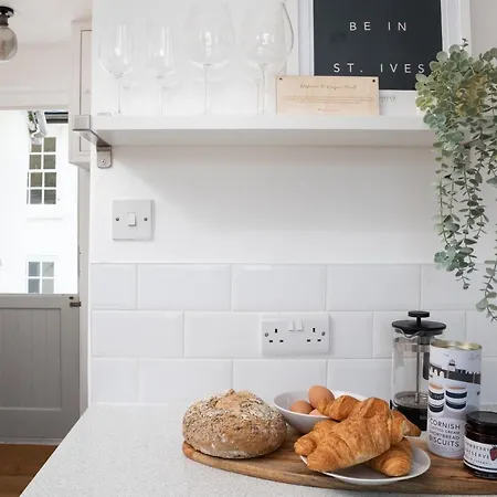 Apartment Stylish Two Bedroom - In Town Centre St Ives